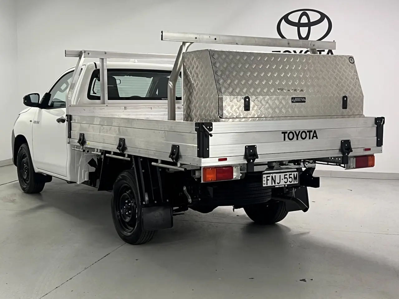 2024 TOYOTA HILUX Gallery Image 8