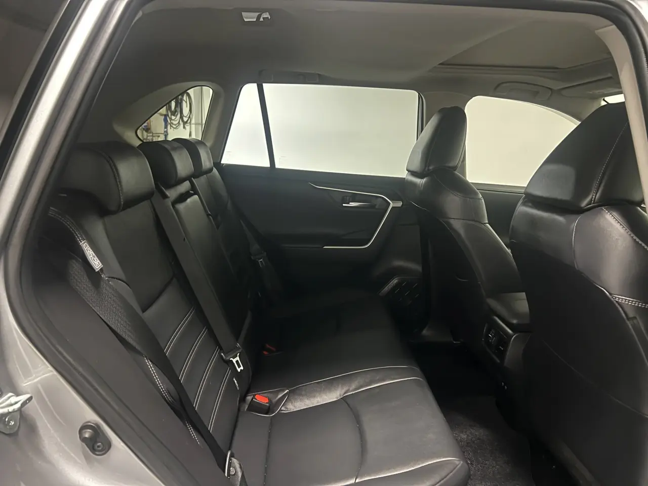 2020 TOYOTA RAV4 HYBRID Gallery Image 11