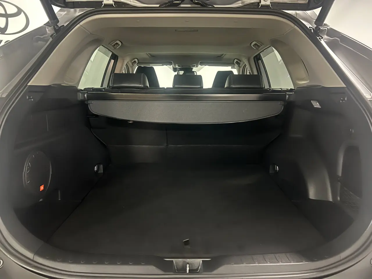 2020 TOYOTA RAV4 HYBRID Gallery Image 12
