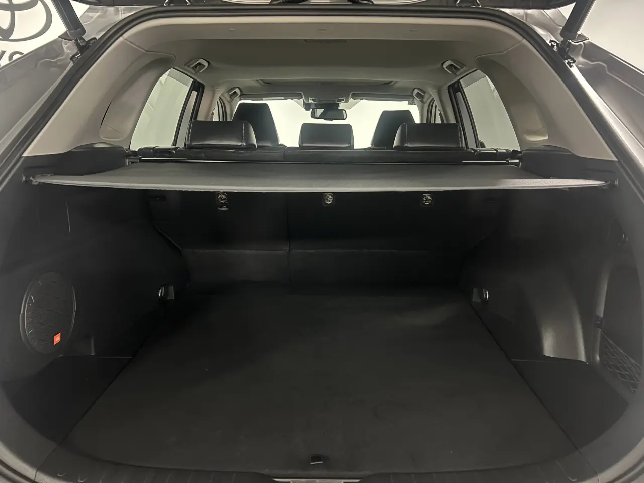 2020 TOYOTA RAV4 HYBRID Gallery Image 13
