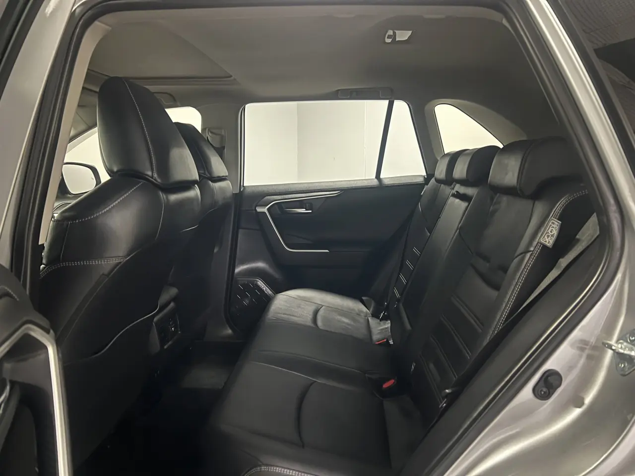 2020 TOYOTA RAV4 HYBRID Gallery Image 14