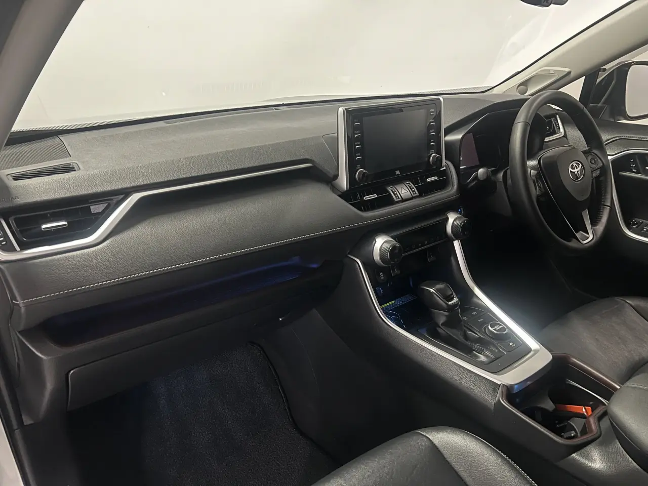 2020 TOYOTA RAV4 HYBRID Gallery Image 15