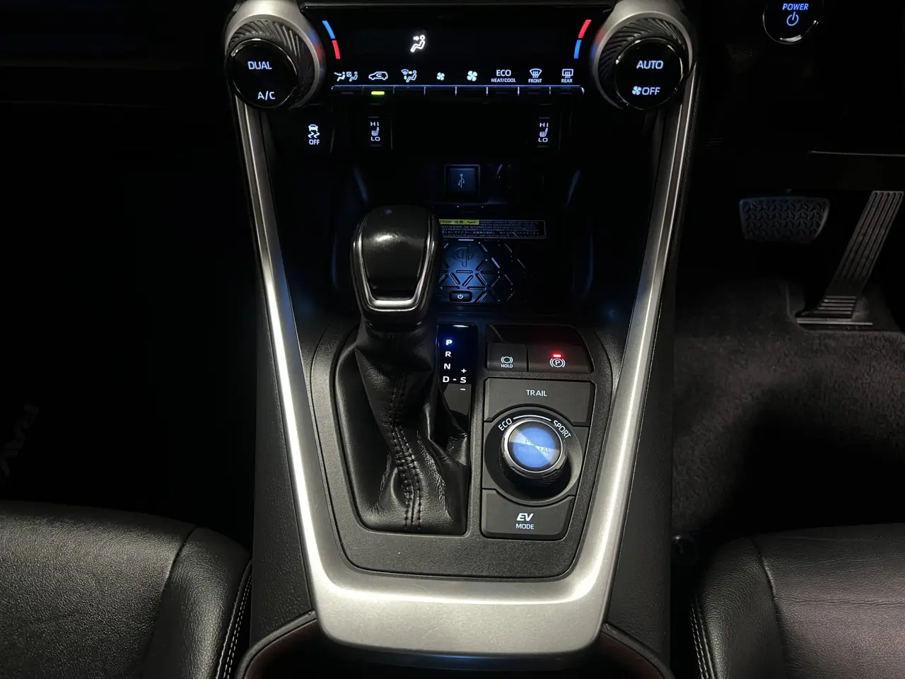 2020 TOYOTA RAV4 HYBRID Gallery Image 20