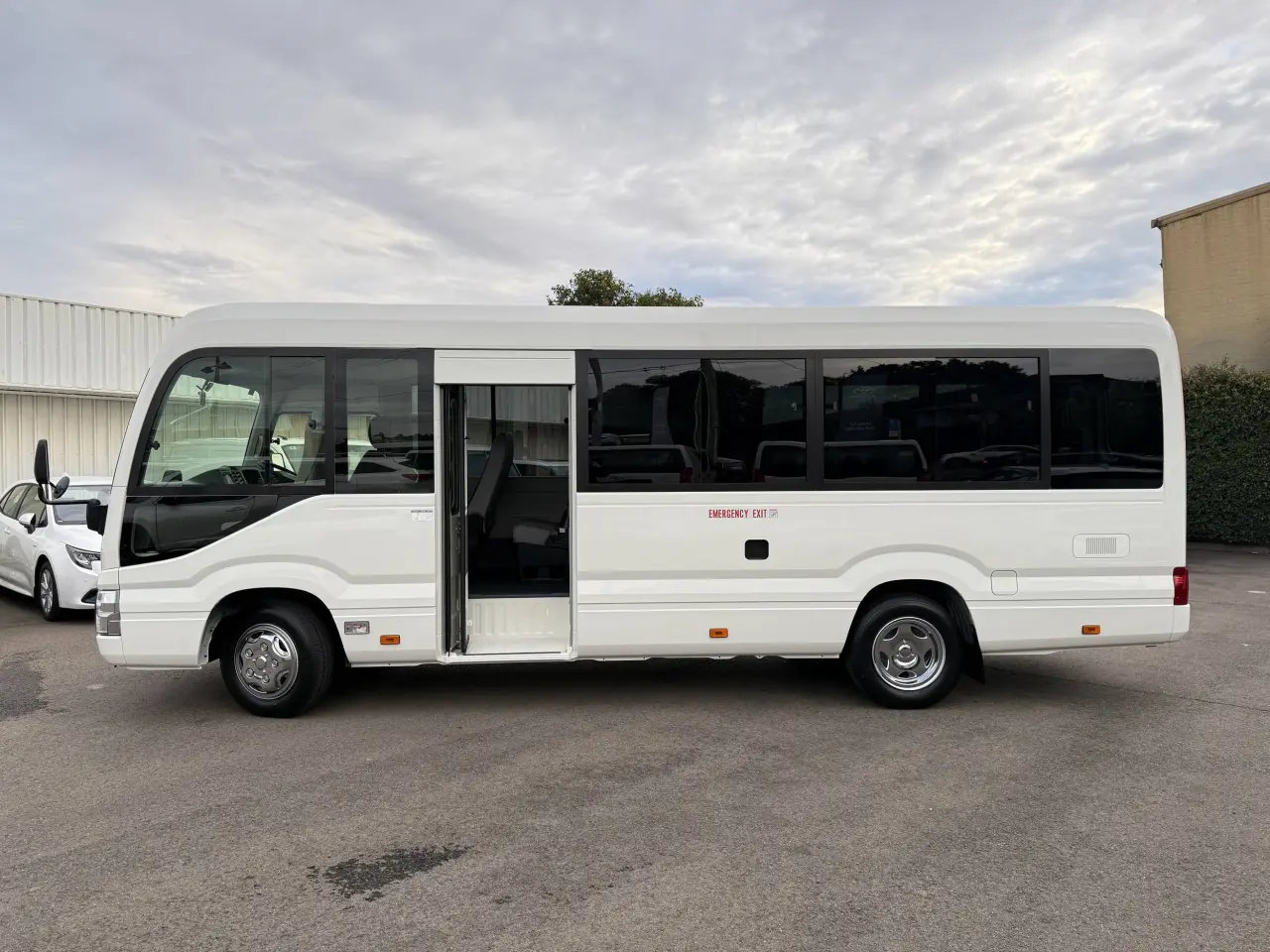 2025 TOYOTA COASTER Gallery Image 7