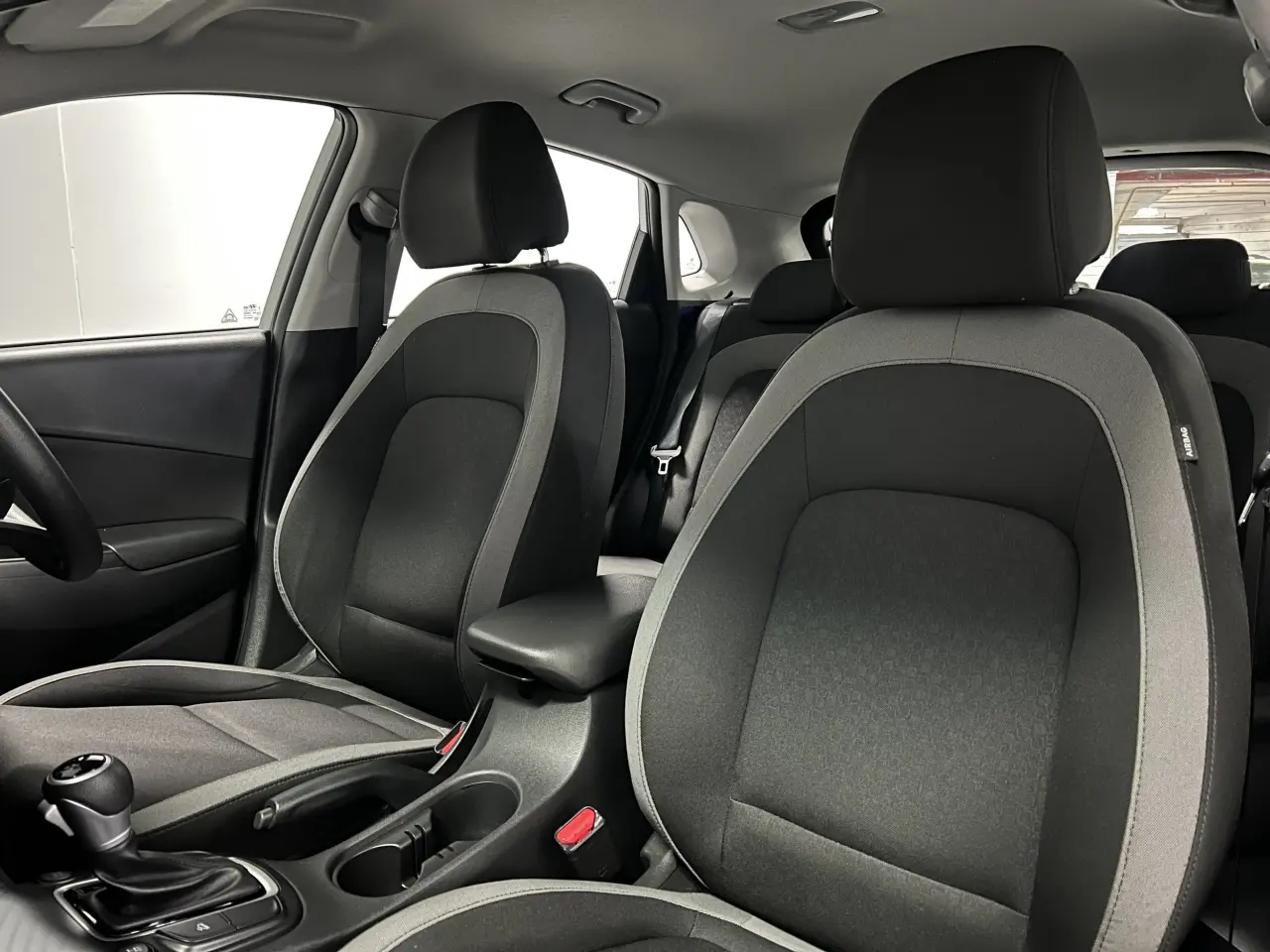 2020 HYUNDAI KONA Gallery Image 15