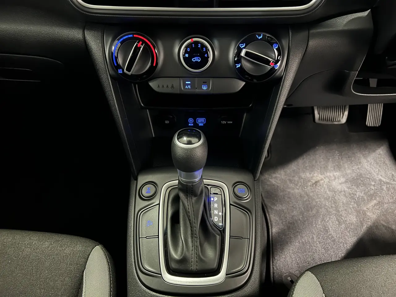 2020 HYUNDAI KONA Gallery Image 19