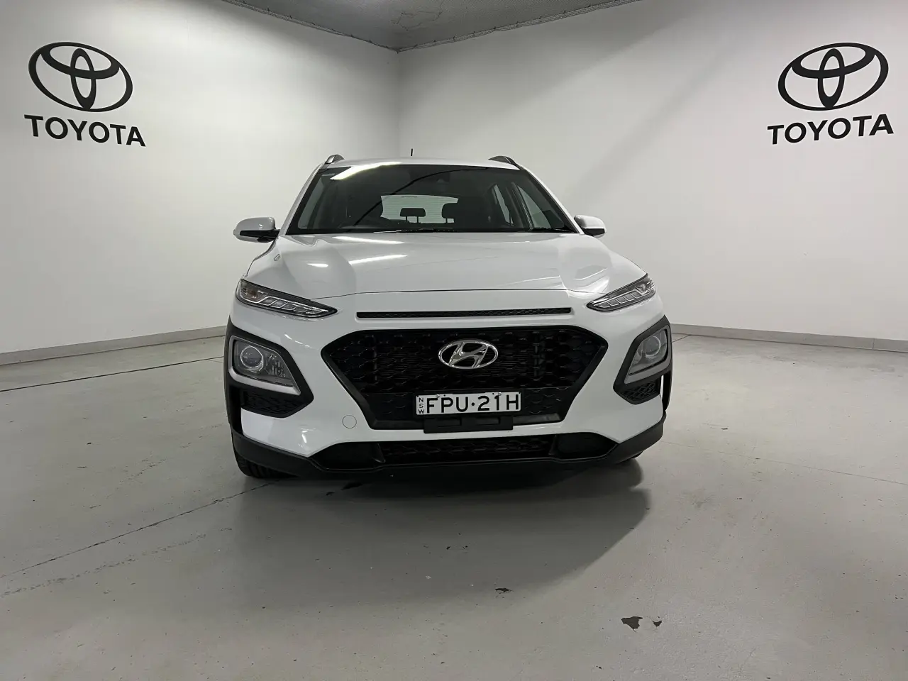 2020 HYUNDAI KONA Gallery Image 2