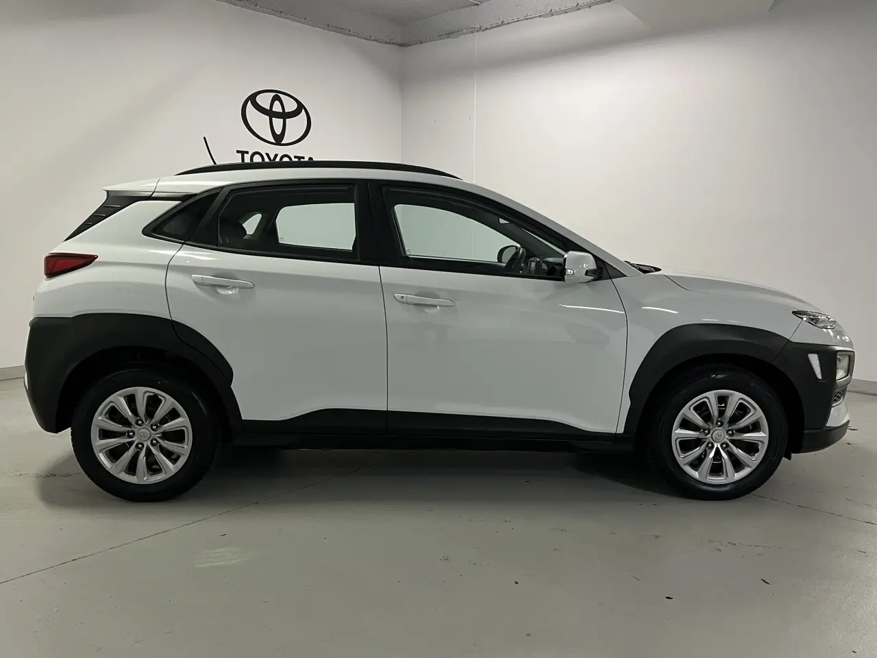 2020 HYUNDAI KONA Gallery Image 4