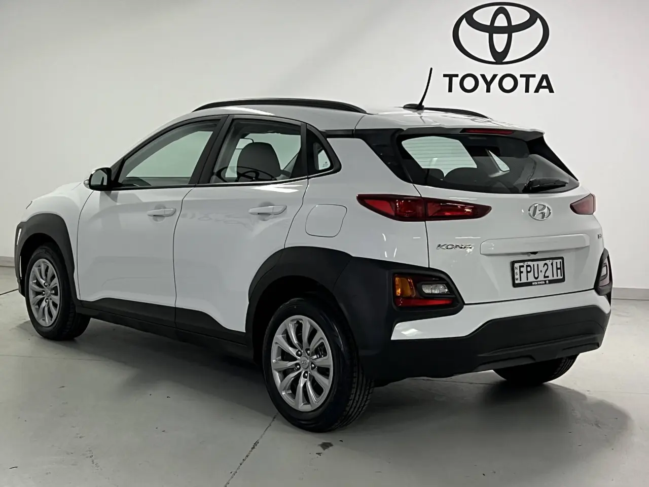 2020 HYUNDAI KONA Gallery Image 8