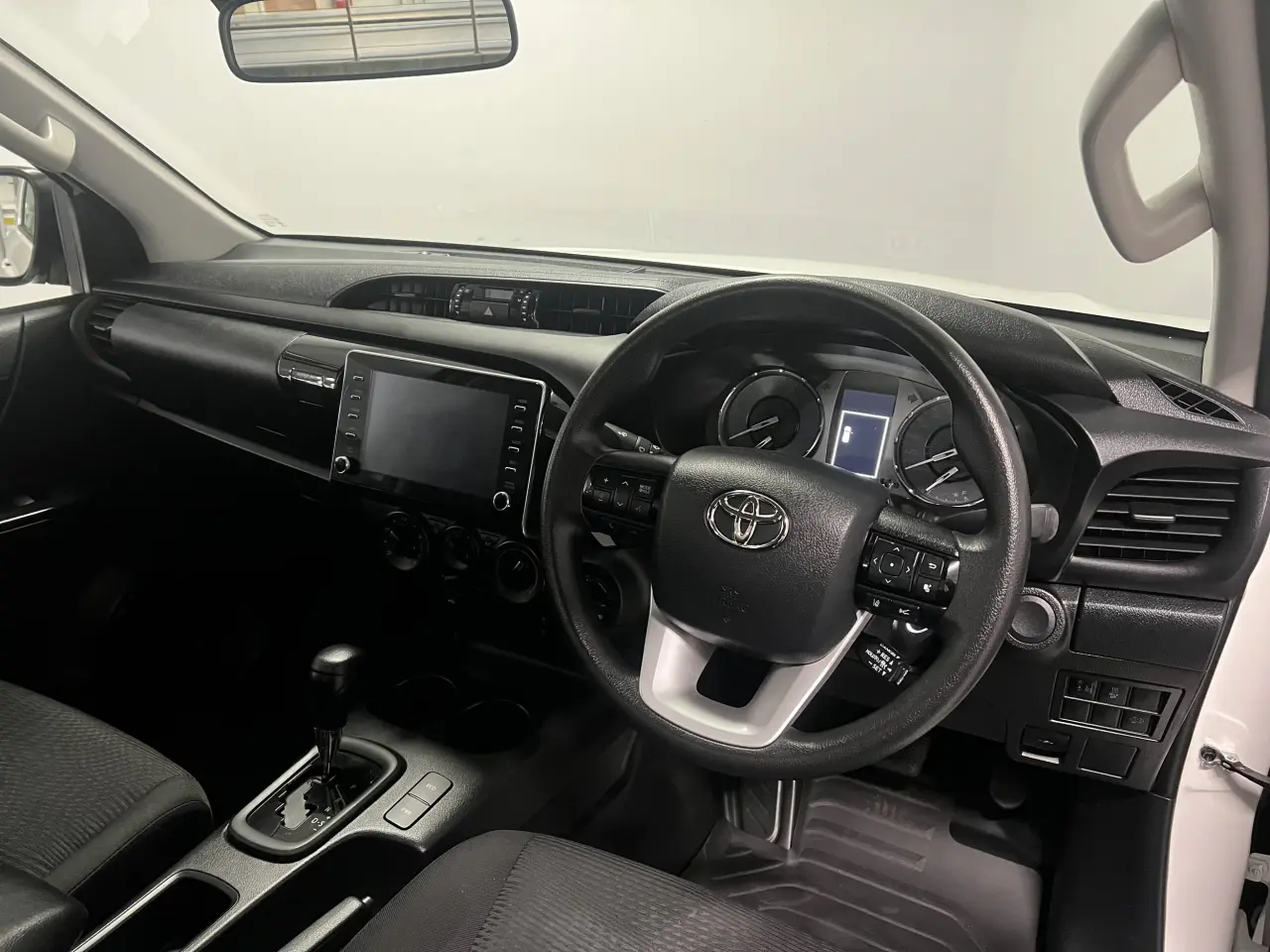 2024 TOYOTA HILUX Gallery Image 10