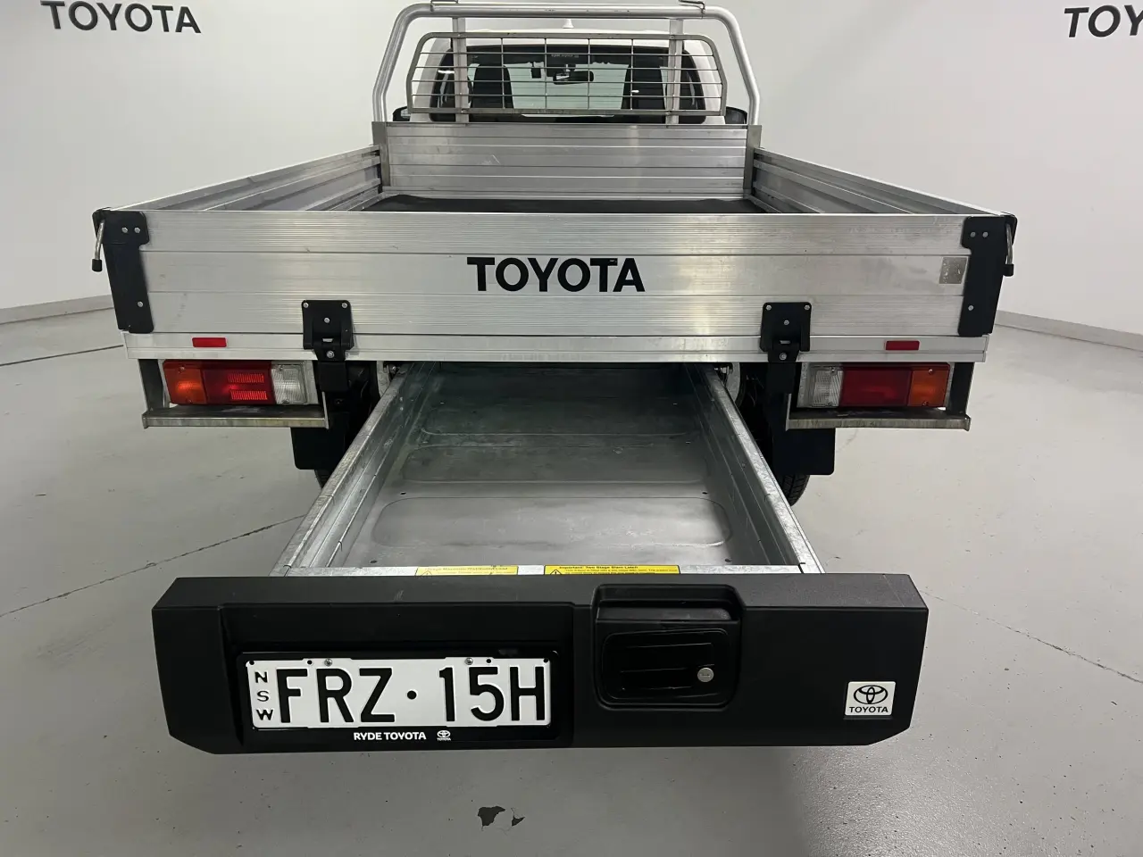 2024 TOYOTA HILUX Gallery Image 13
