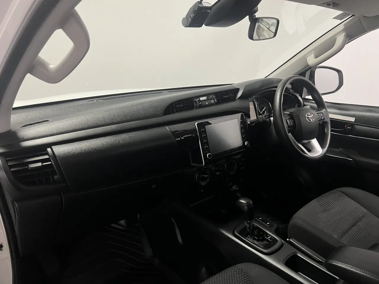 2024 TOYOTA HILUX Gallery Image 15