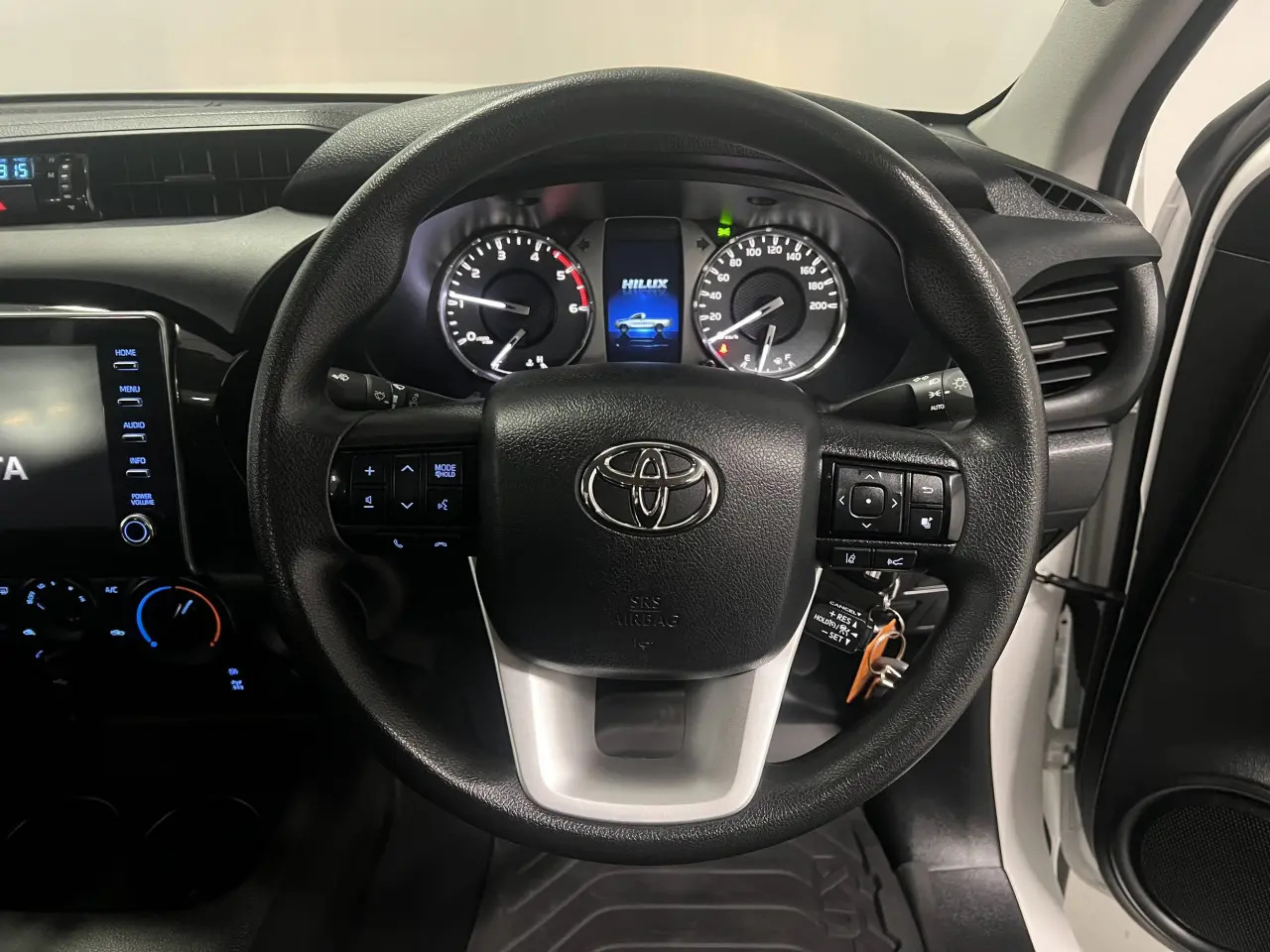 2024 TOYOTA HILUX Gallery Image 17