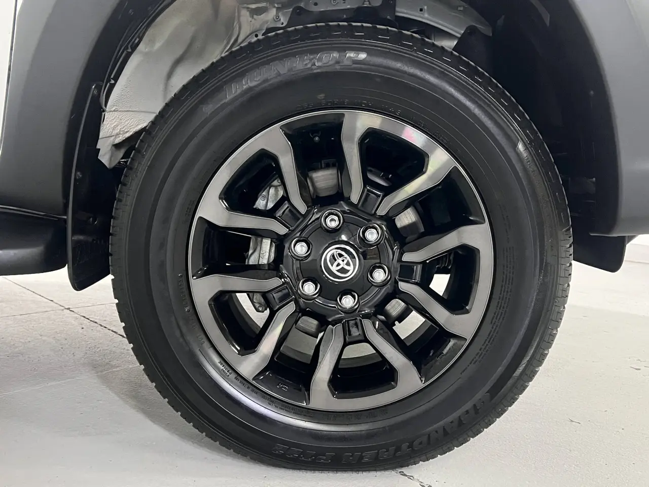 2024 TOYOTA HILUX Gallery Image 5