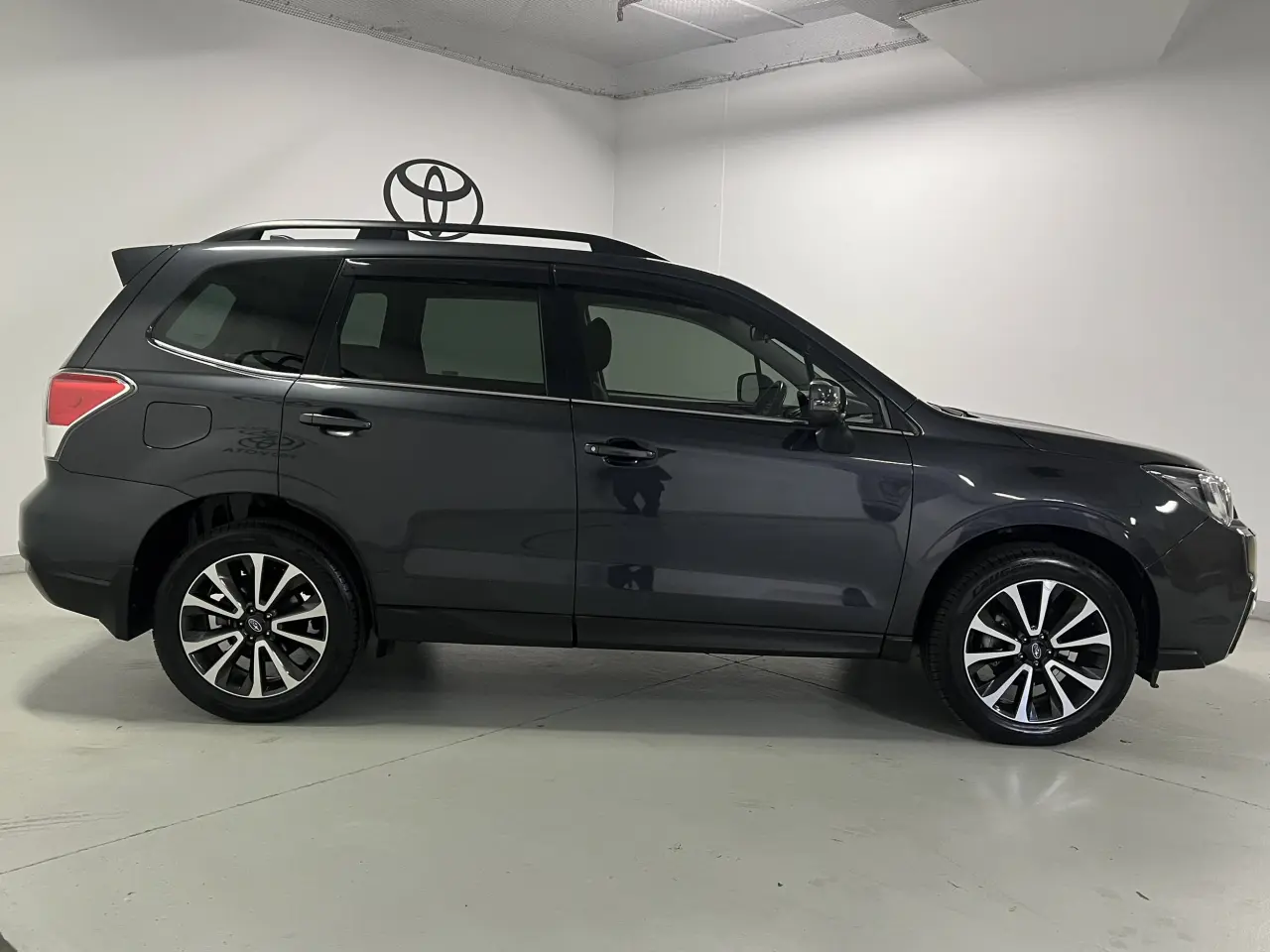 2018 SUBARU FORESTER Gallery Image 4