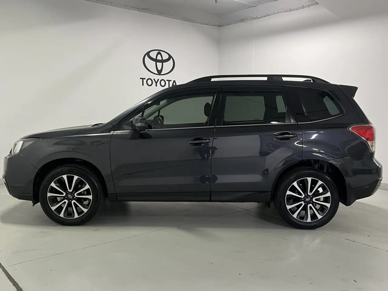 2018 SUBARU FORESTER Gallery Image 9