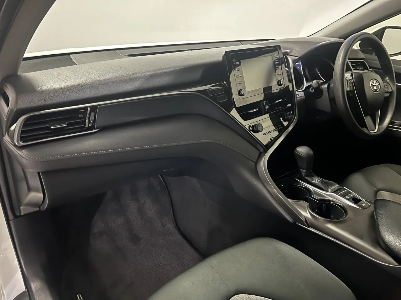 2022 TOYOTA CAMRY HYBRID Gallery Image 14