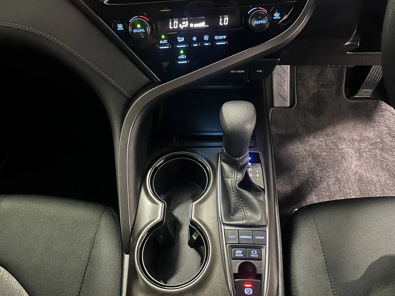 2022 TOYOTA CAMRY HYBRID Gallery Image 19