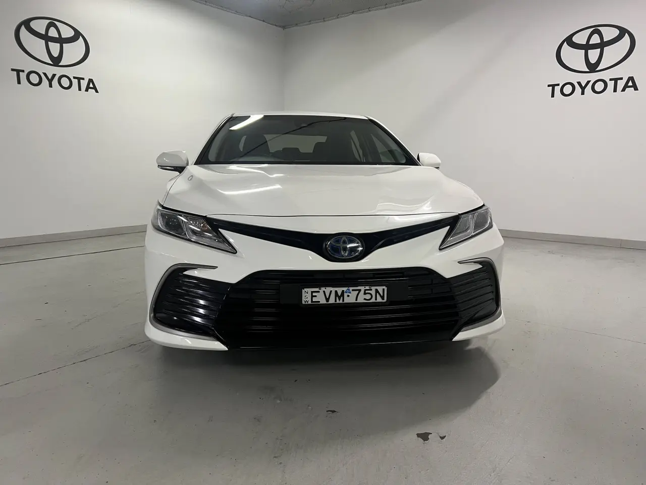 2022 TOYOTA CAMRY HYBRID Gallery Image 2