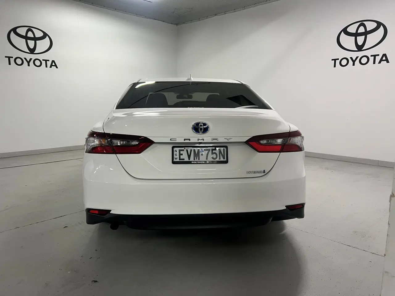 2022 TOYOTA CAMRY HYBRID Gallery Image 6