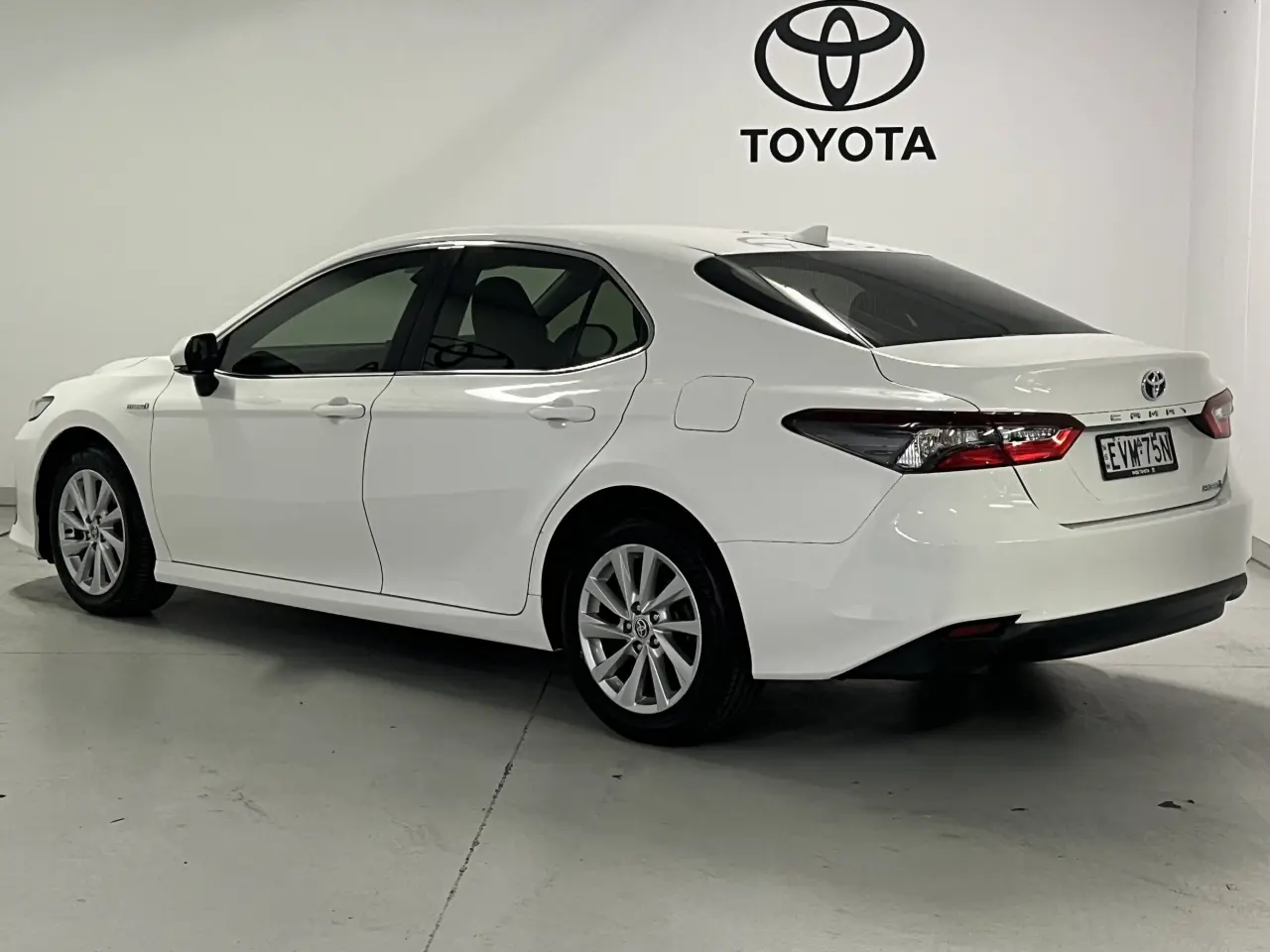 2022 TOYOTA CAMRY HYBRID Gallery Image 8