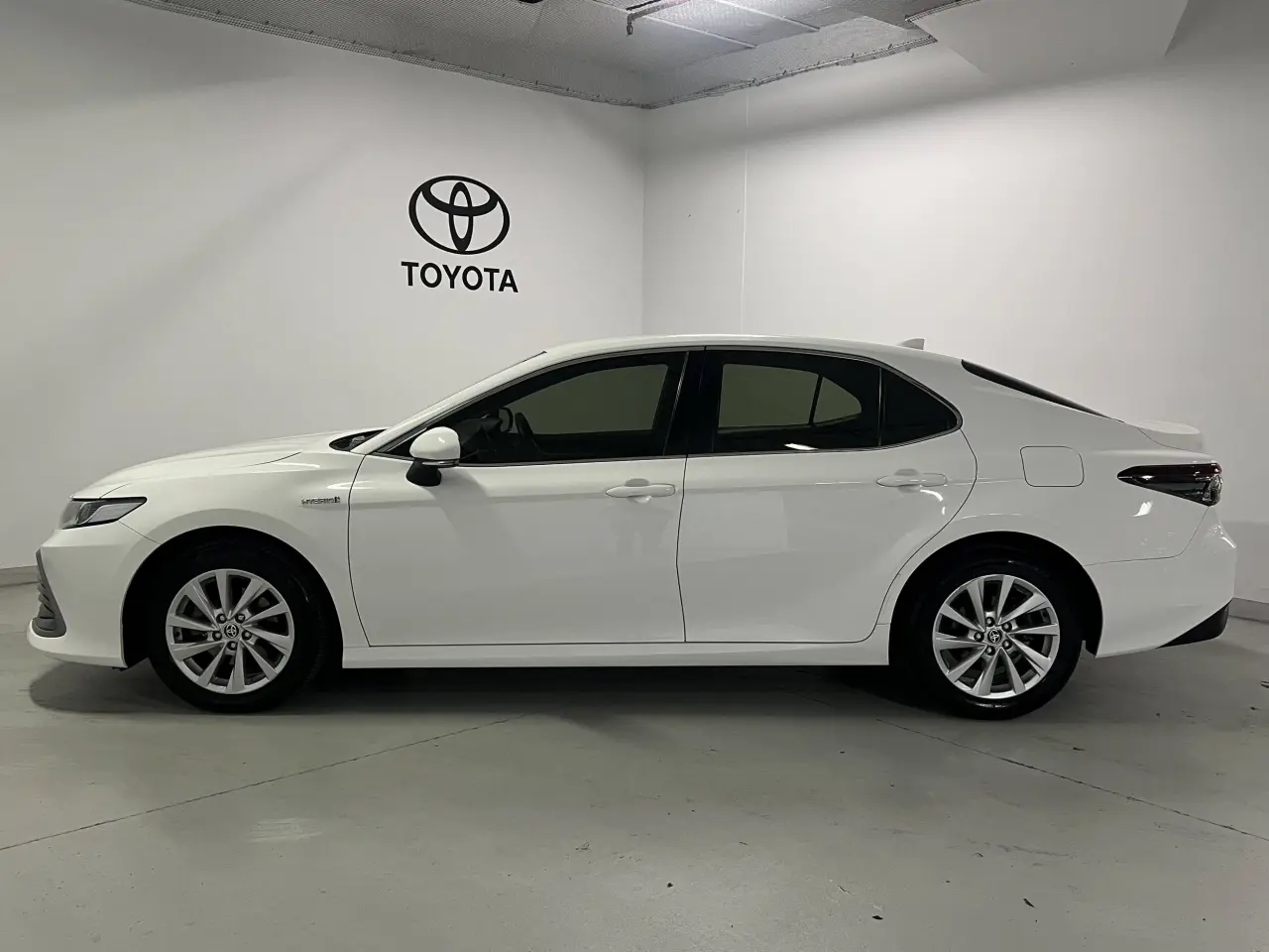 2022 TOYOTA CAMRY HYBRID Gallery Image 9