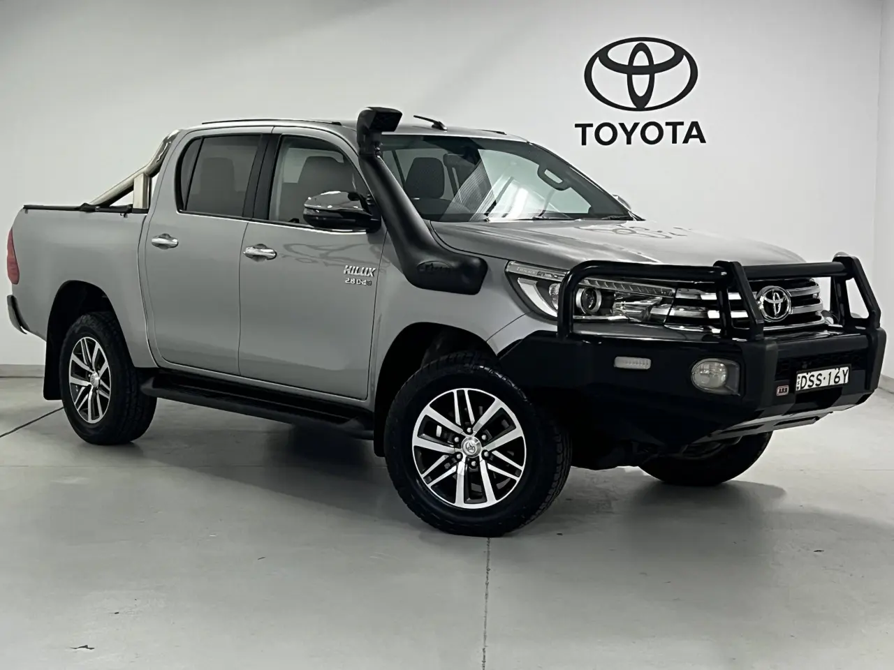 2017 TOYOTA HILUX Gallery Image 1