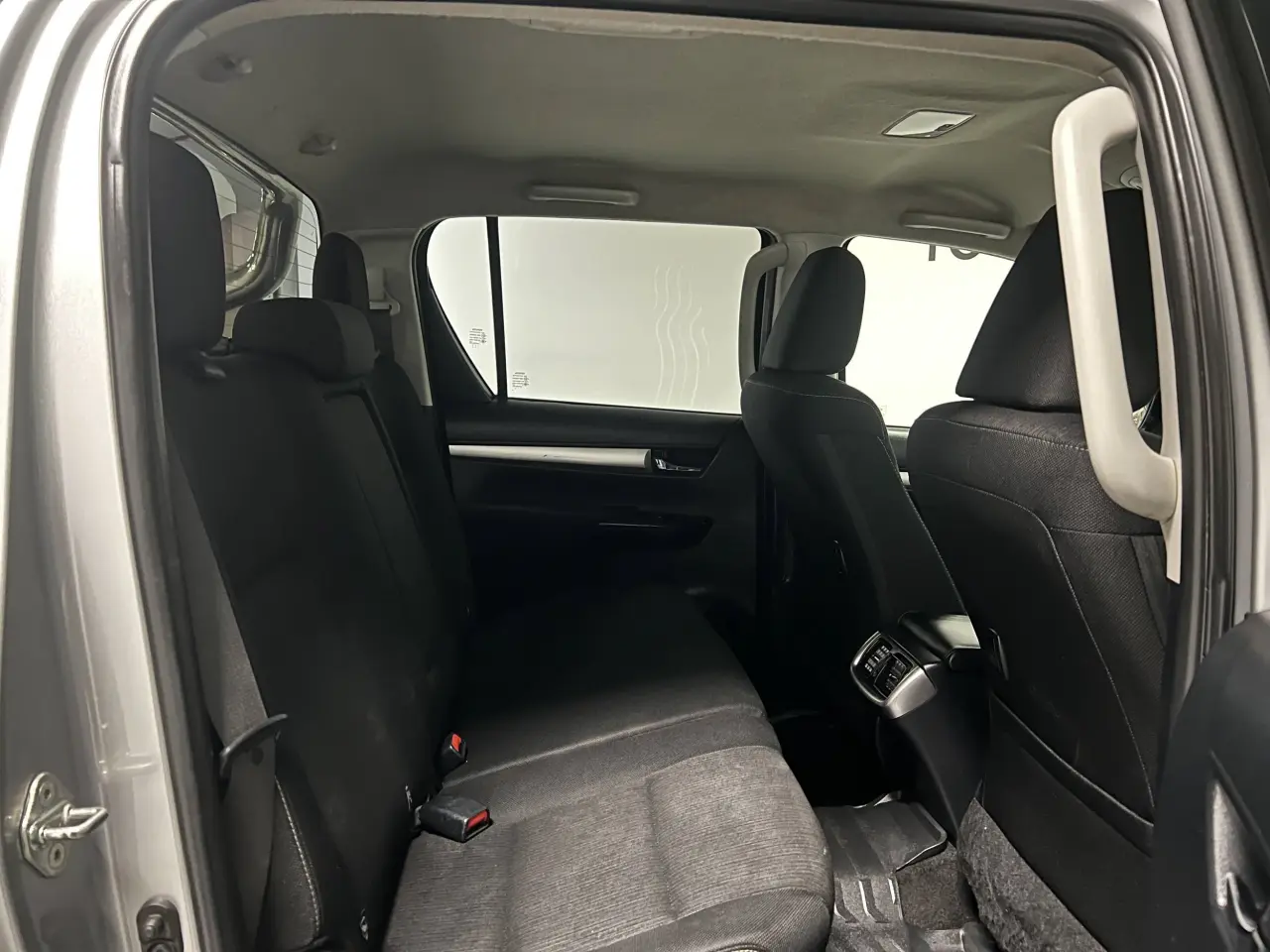 2017 TOYOTA HILUX Gallery Image 11