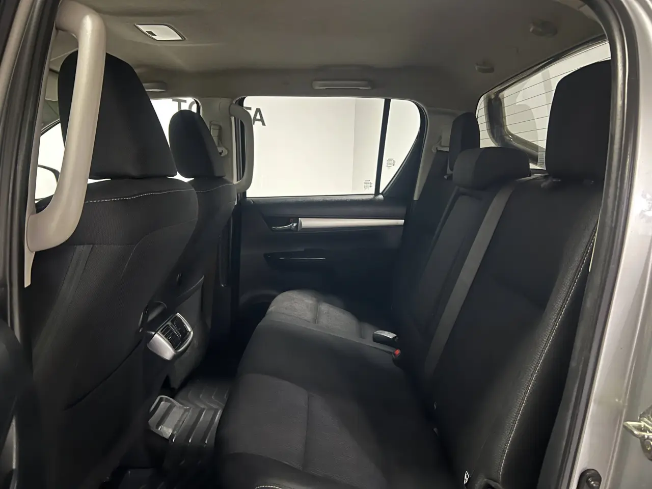 2017 TOYOTA HILUX Gallery Image 14