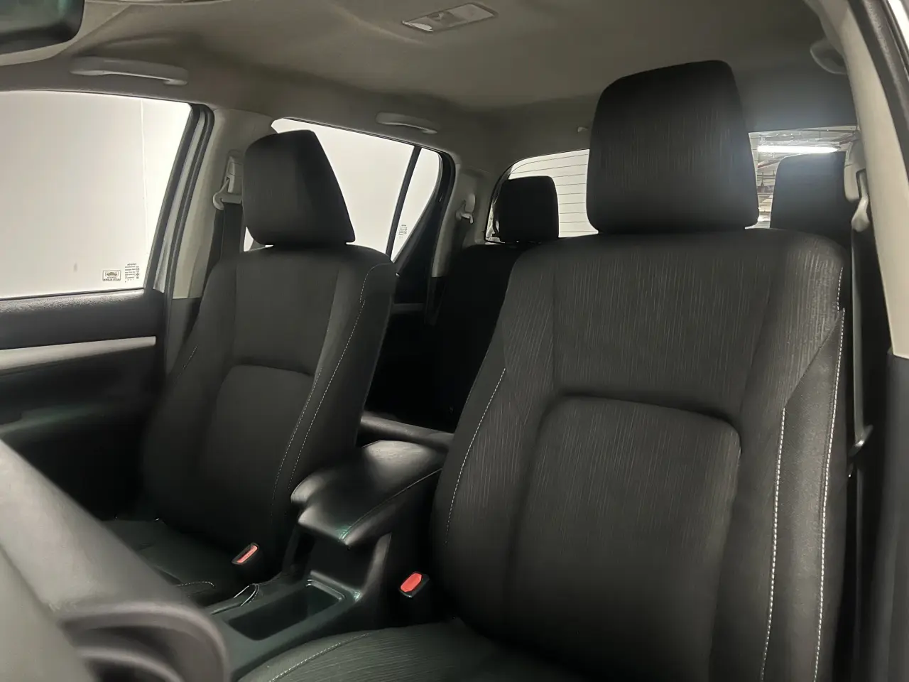 2017 TOYOTA HILUX Gallery Image 16