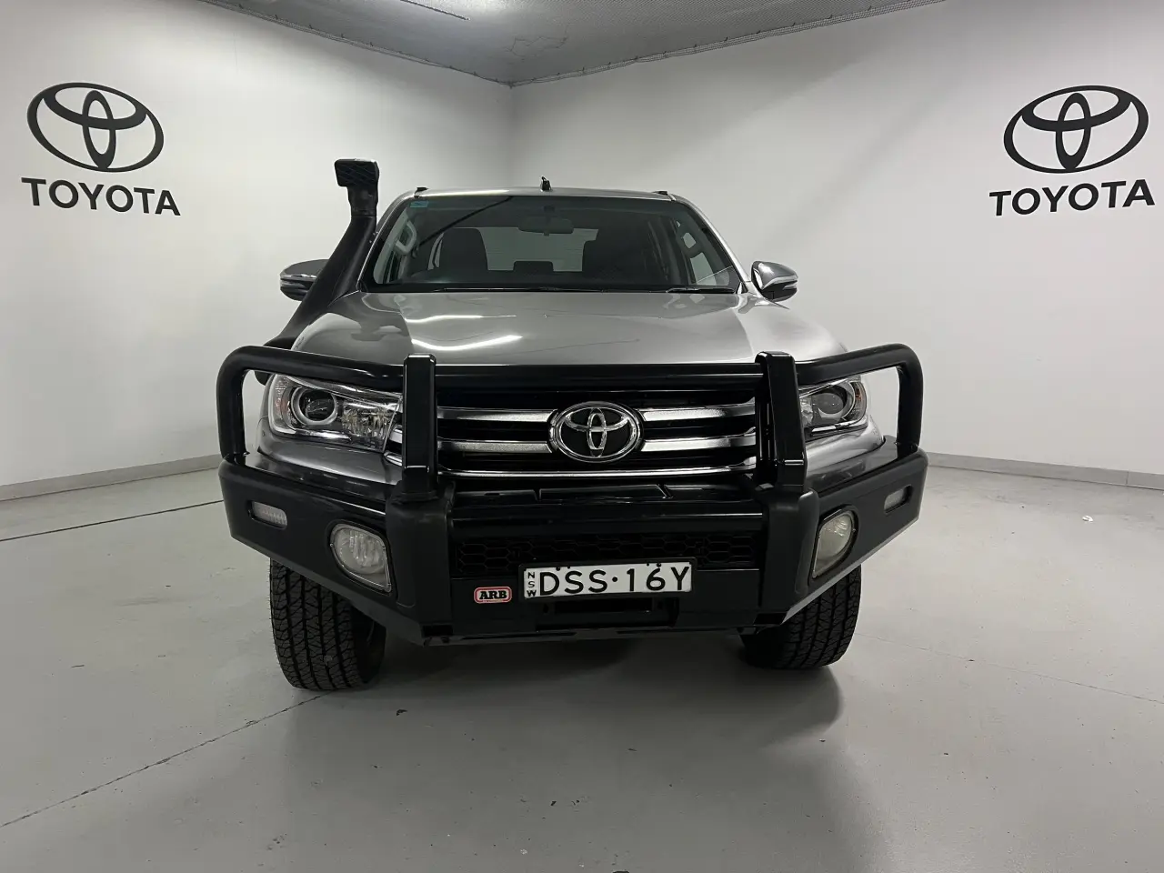 2017 TOYOTA HILUX Gallery Image 2