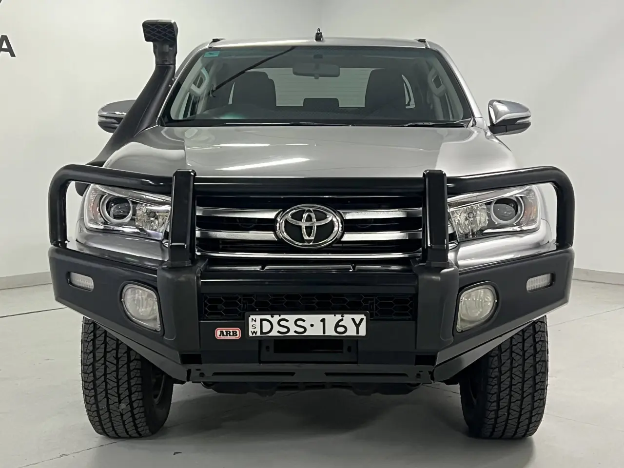 2017 TOYOTA HILUX Gallery Image 3