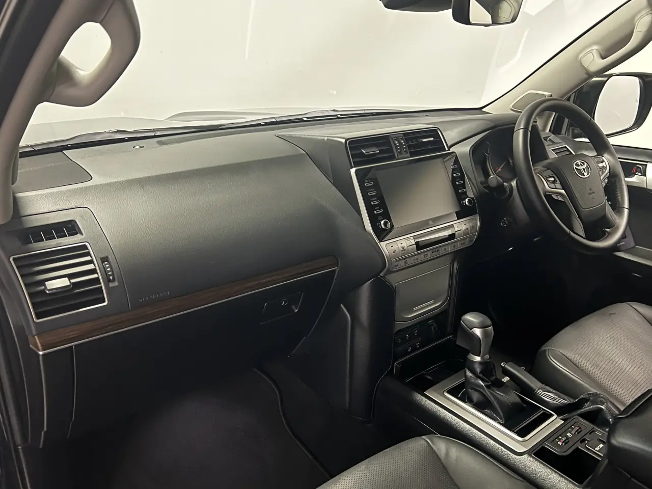 2023 TOYOTA PRADO Gallery Image 14