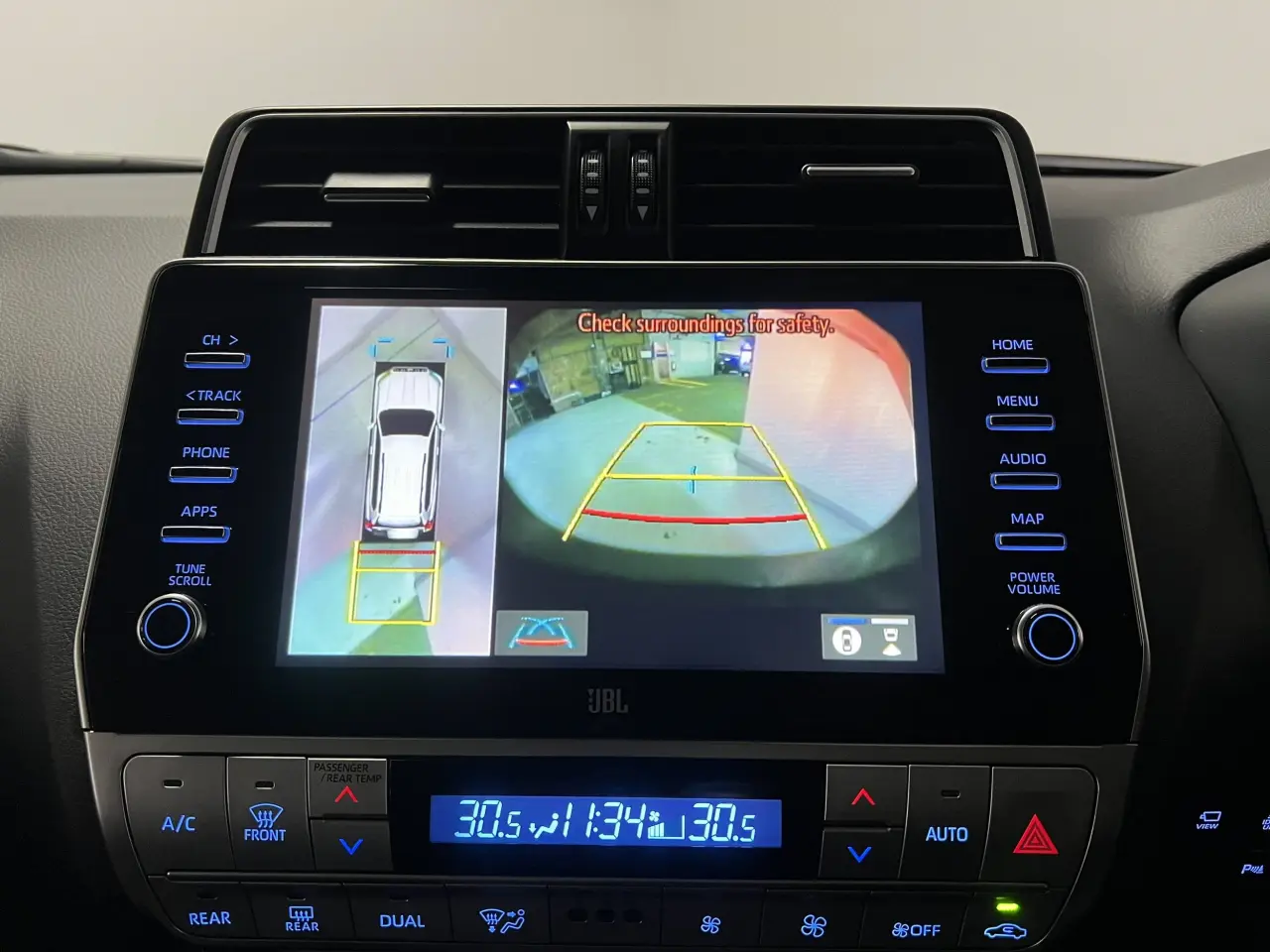 2023 TOYOTA PRADO Gallery Image 18