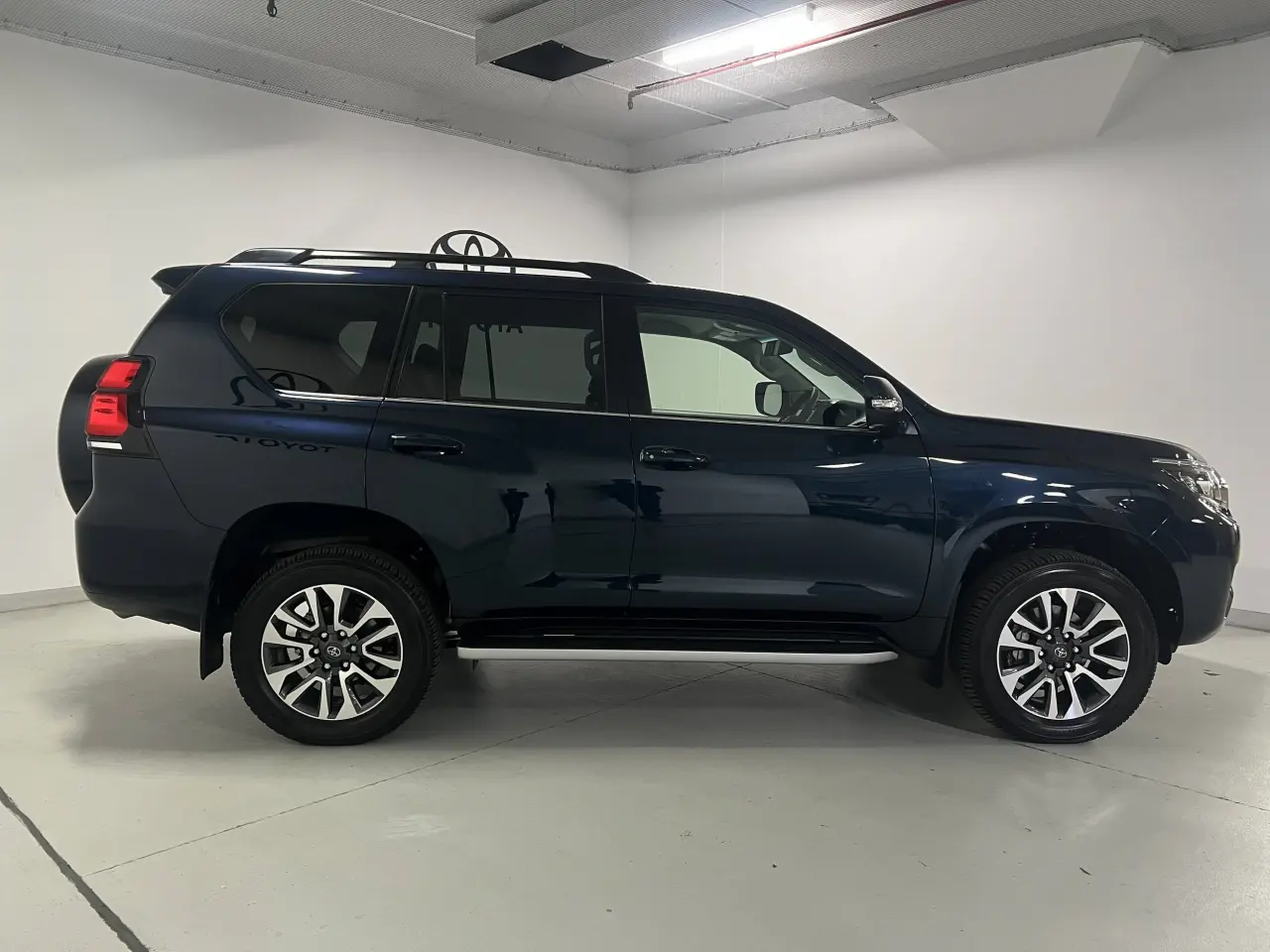 2023 TOYOTA PRADO Gallery Image 4