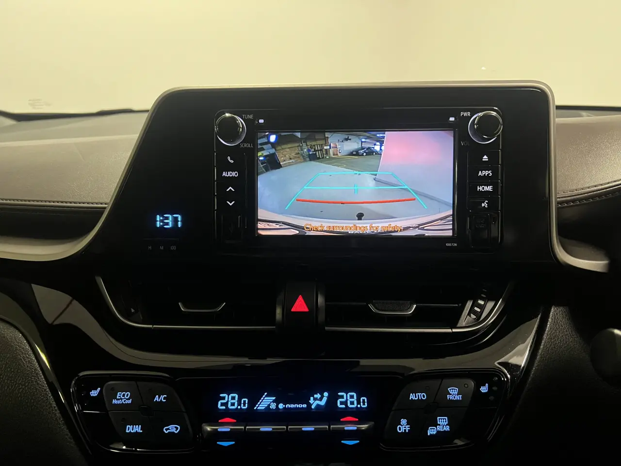 2017 TOYOTA C-HR Gallery Image 18