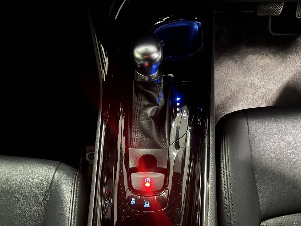 2017 TOYOTA C-HR Gallery Image 19