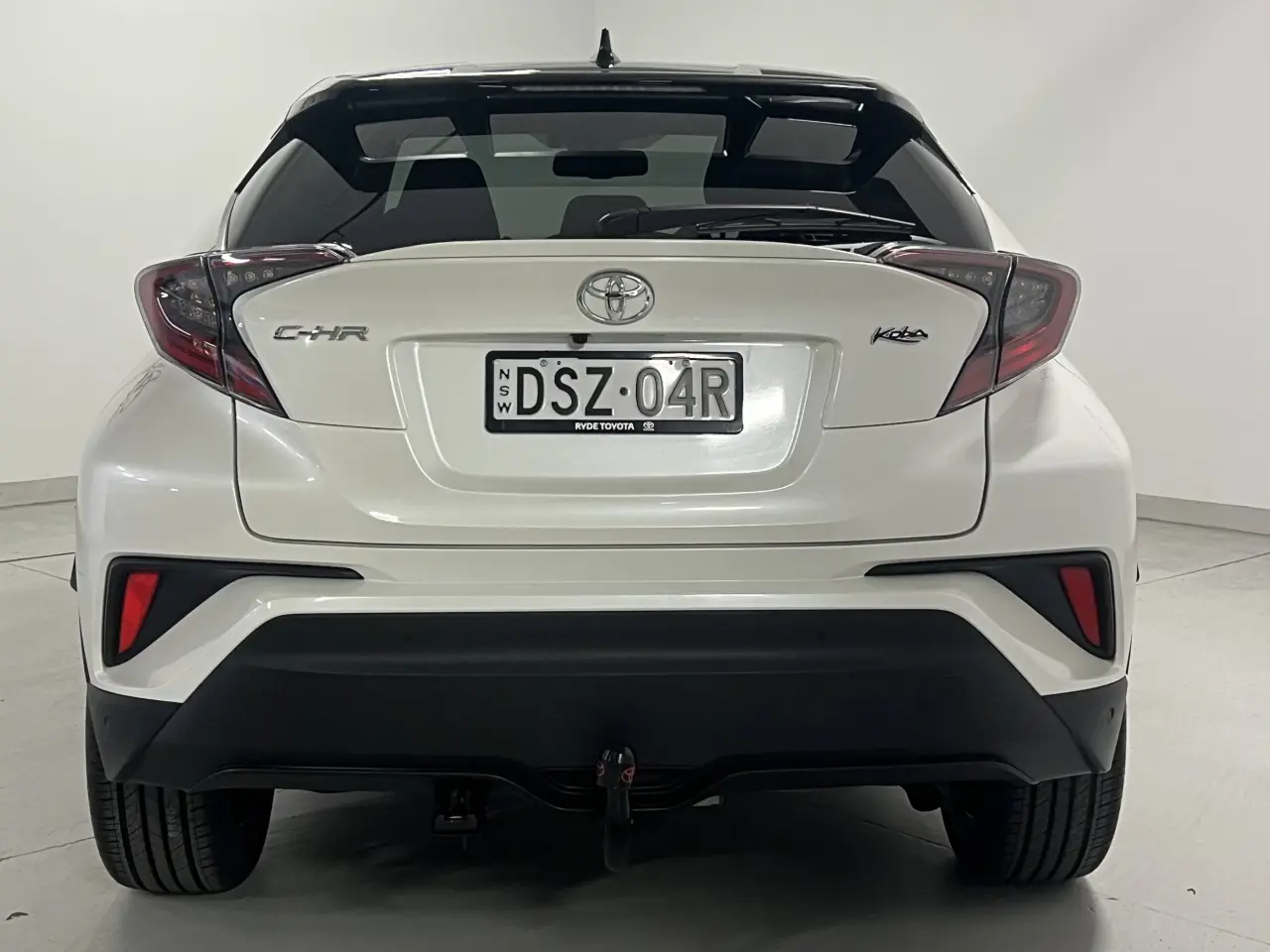 2017 TOYOTA C-HR Gallery Image 7