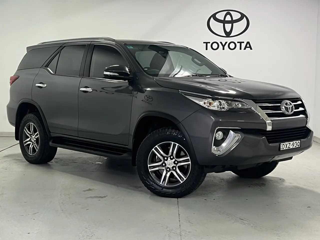 2016 TOYOTA FORTUNER Gallery Image 1
