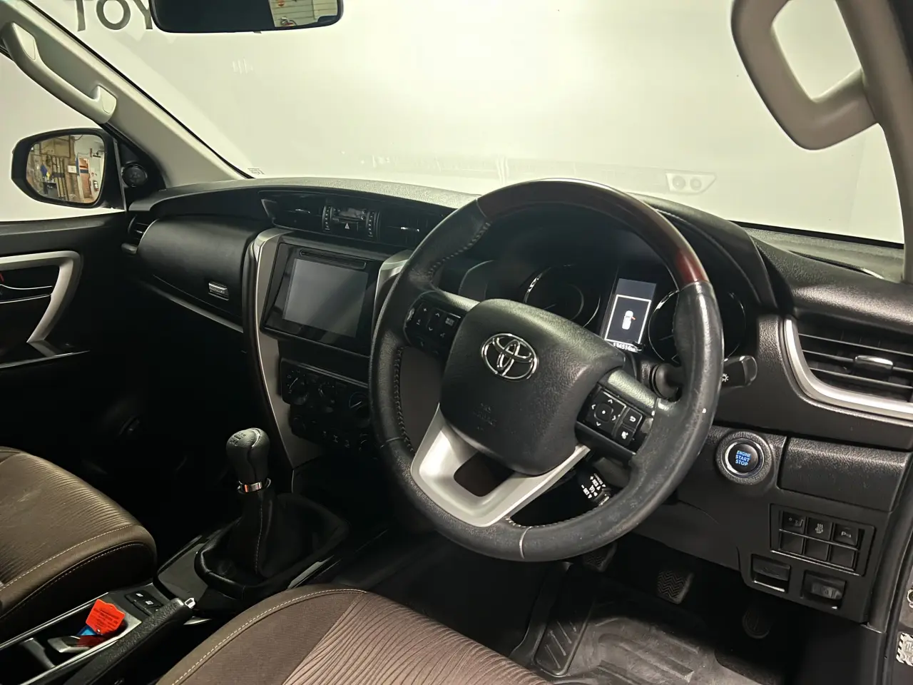 2016 TOYOTA FORTUNER Gallery Image 10