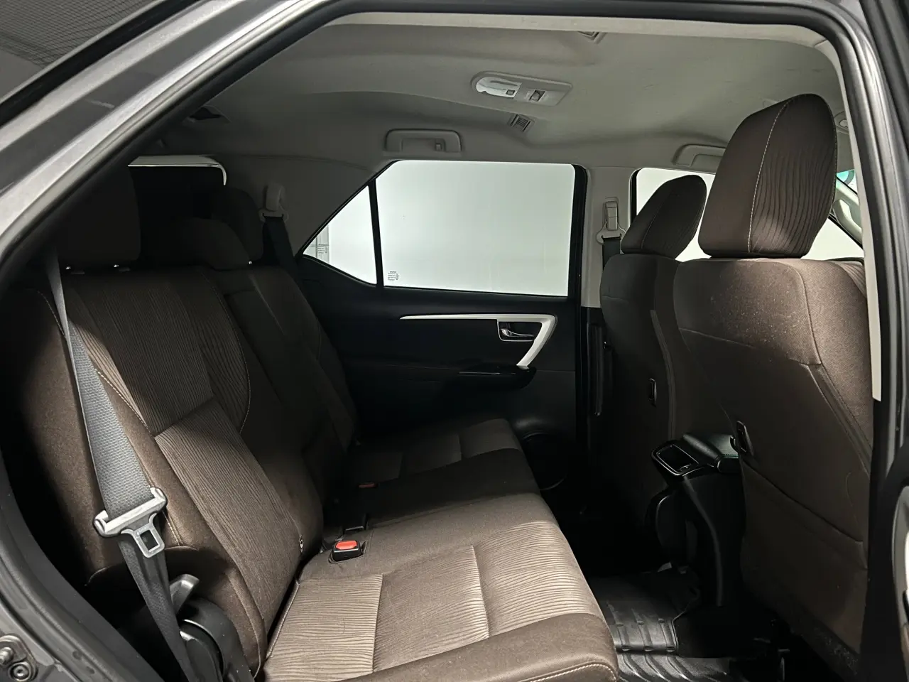 2016 TOYOTA FORTUNER Gallery Image 11