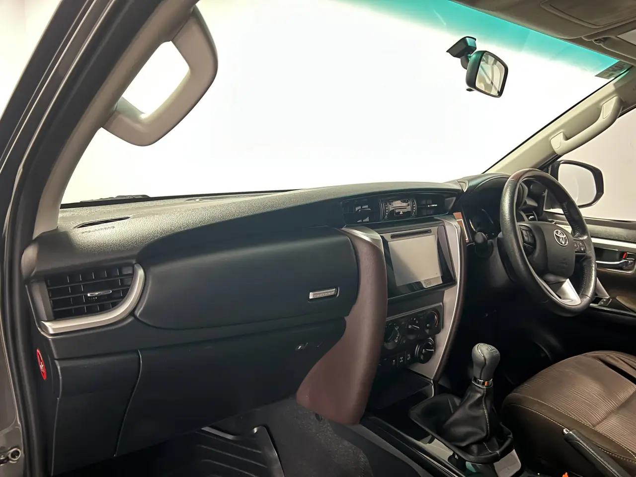 2016 TOYOTA FORTUNER Gallery Image 15