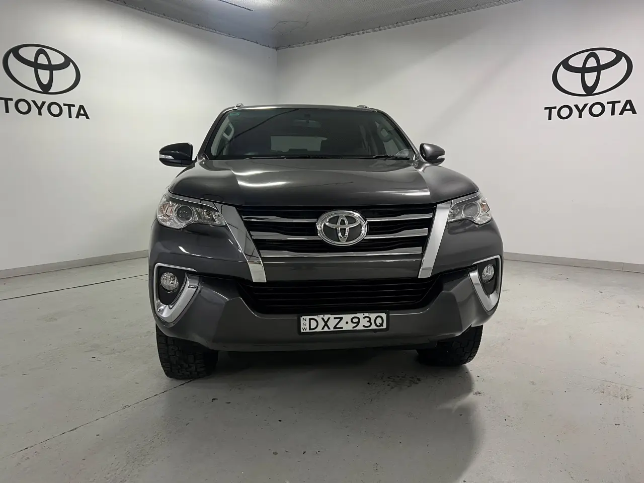 2016 TOYOTA FORTUNER Gallery Image 2