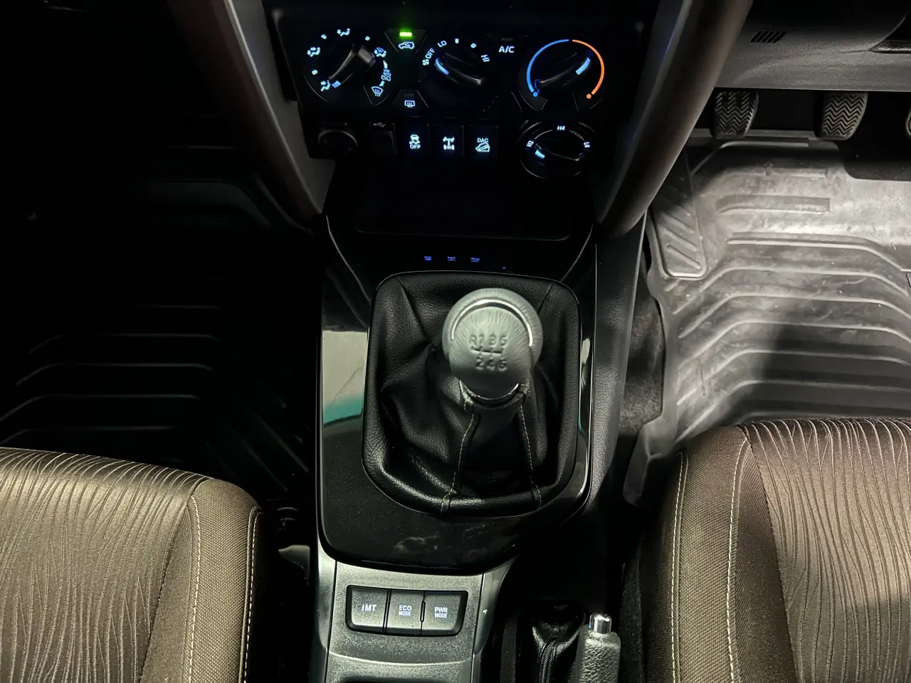 2016 TOYOTA FORTUNER Gallery Image 20