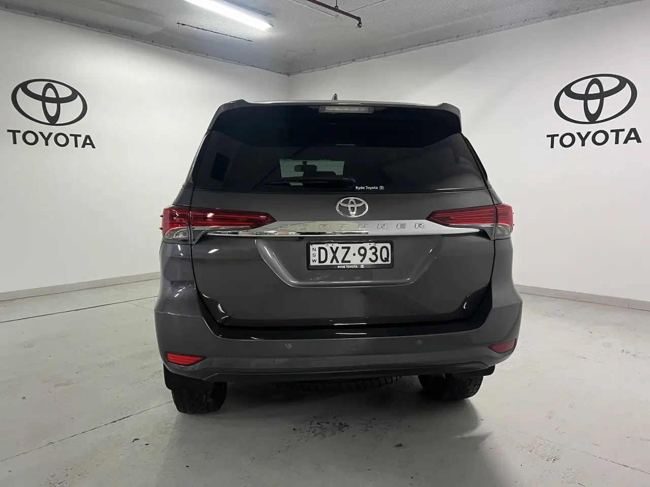 2016 TOYOTA FORTUNER Gallery Image 6