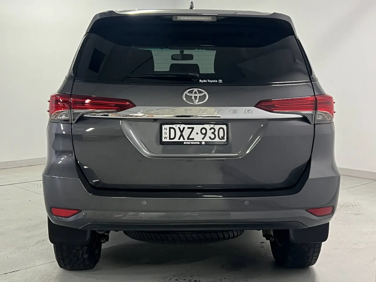 2016 TOYOTA FORTUNER Gallery Image 7