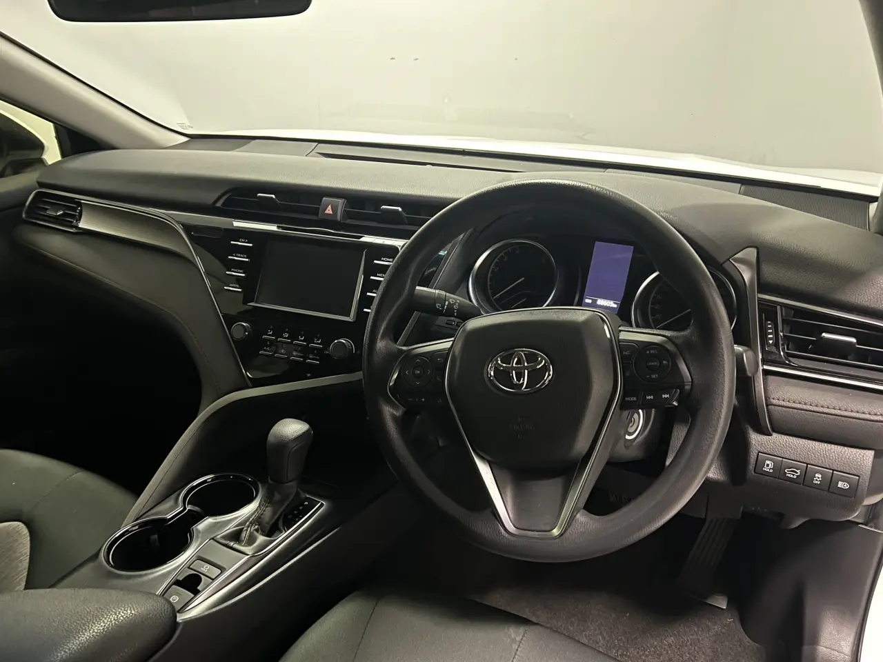 2019 TOYOTA CAMRY Gallery Image 10