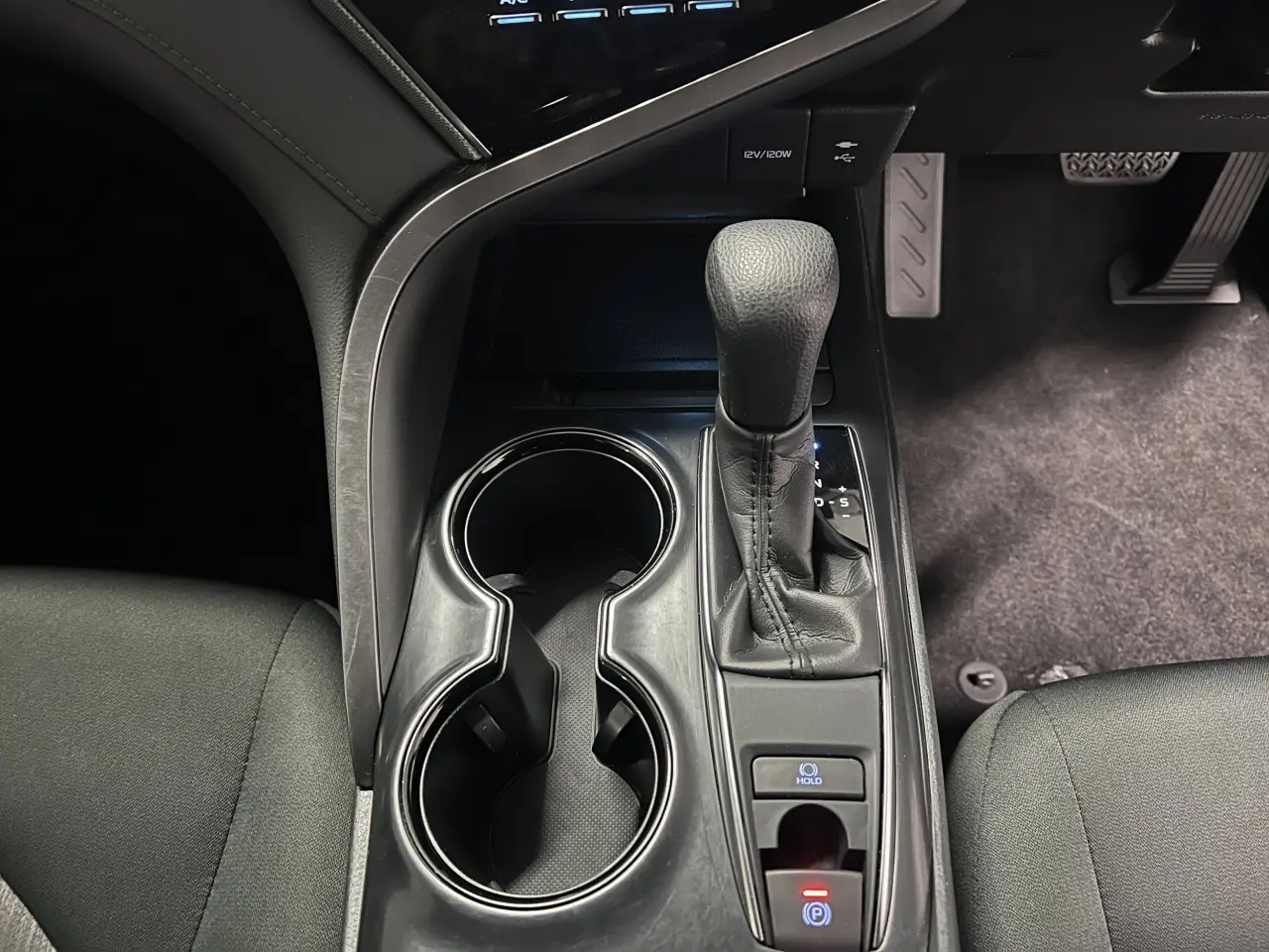 2019 TOYOTA CAMRY Gallery Image 19