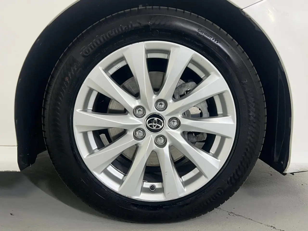 2019 TOYOTA CAMRY Gallery Image 5