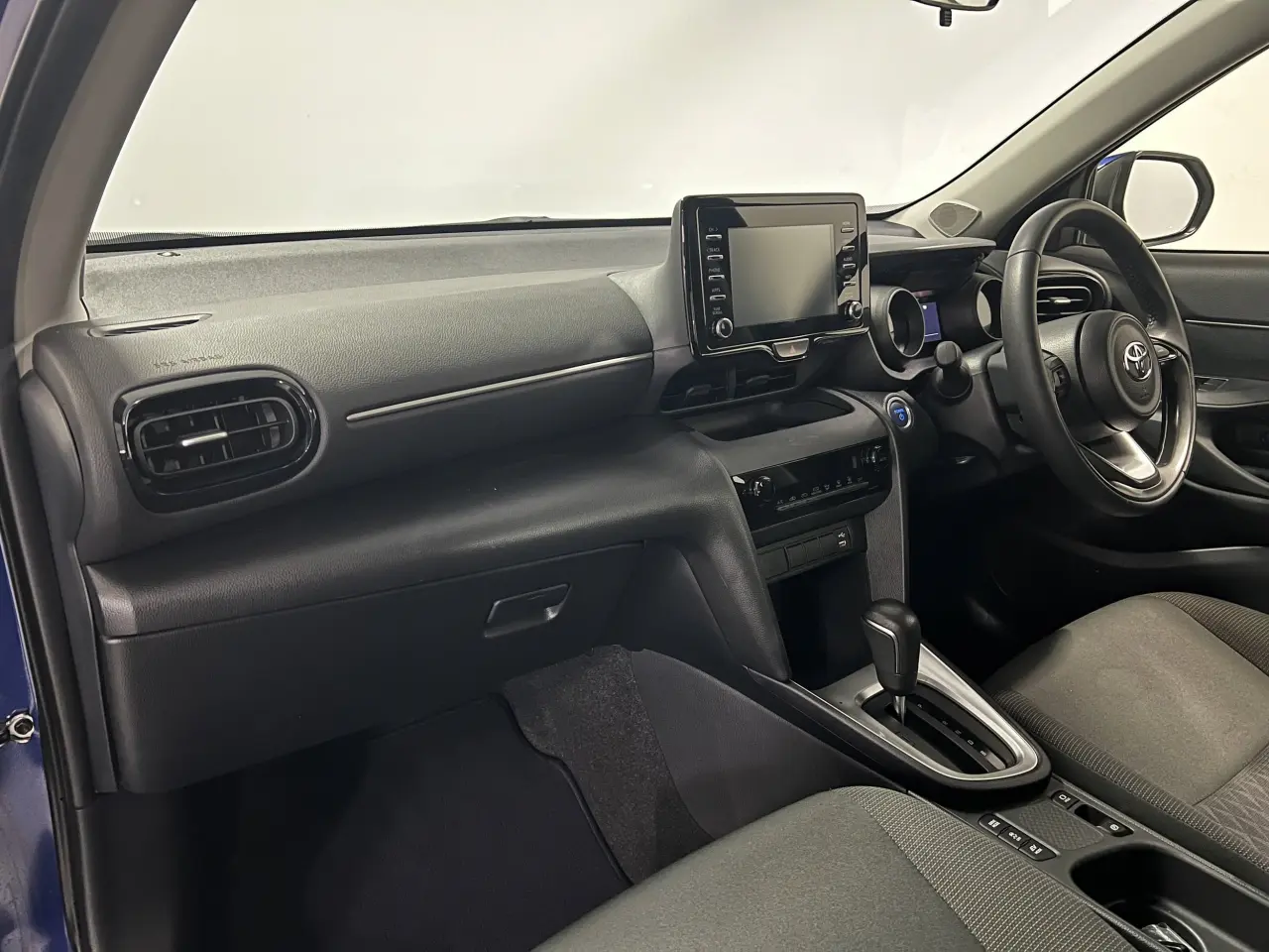 2023 TOYOTA YARIS CROSS HYBRID Gallery Image 14
